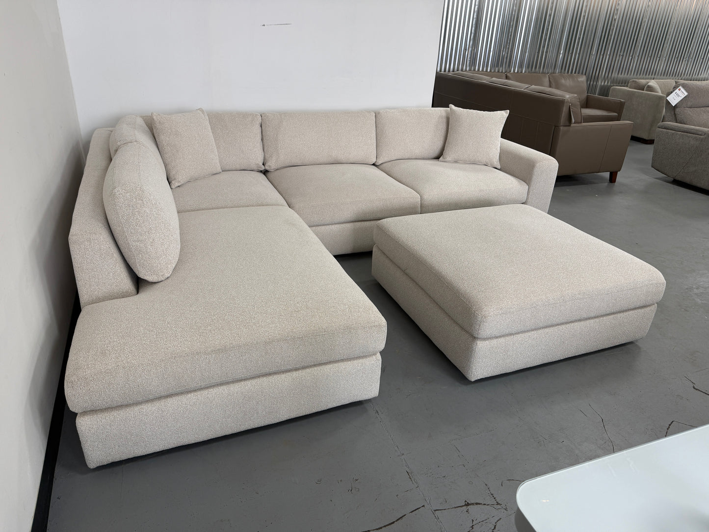 Sectional w/ Ottoman
