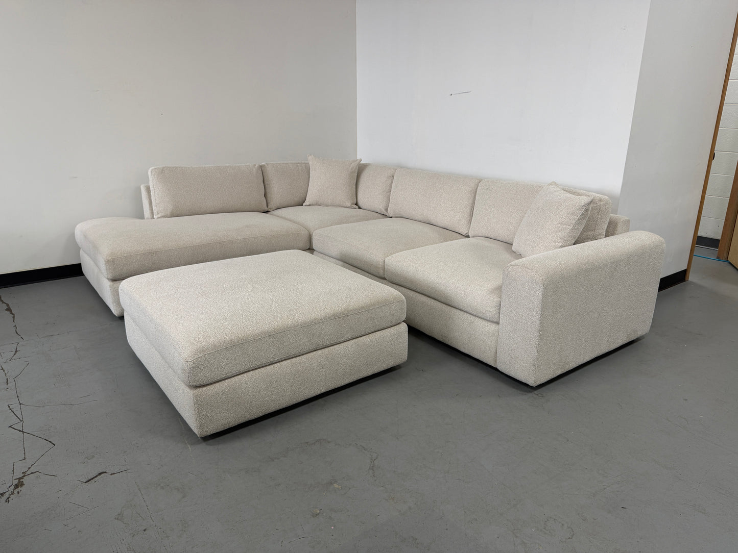 Sectional w/ Ottoman