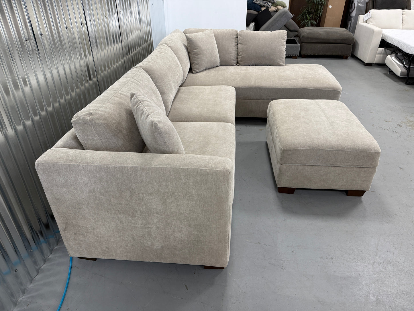 Sectional w/ Ottoman